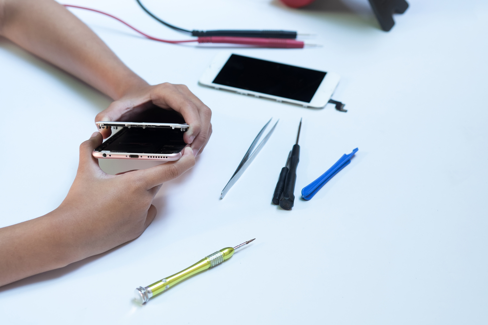 A Guide To Choose The Best iPhone Repair Shop